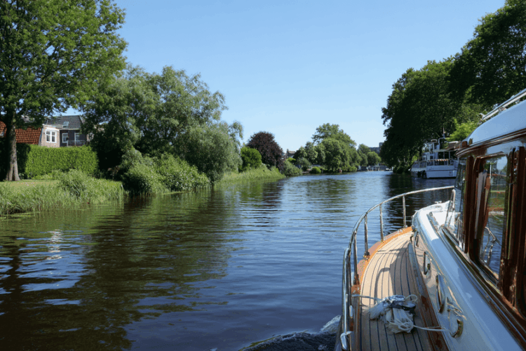 een luxe boottocht op de nederlandse rivieren