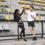 Man en vrouw weten waarom goede sportkleding je prestaties merkbaar verbetert