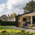flexibele woonoplossingen zoals een compacte woon- en zorgunit naast een woonhuis in de tuin